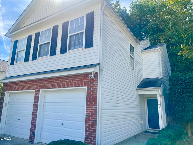 109 Lacombe Ct, Holly Springs, NC 27540