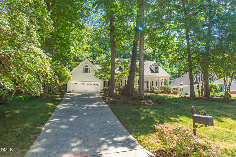 109 Large Oaks Dr, Cary, NC 27518