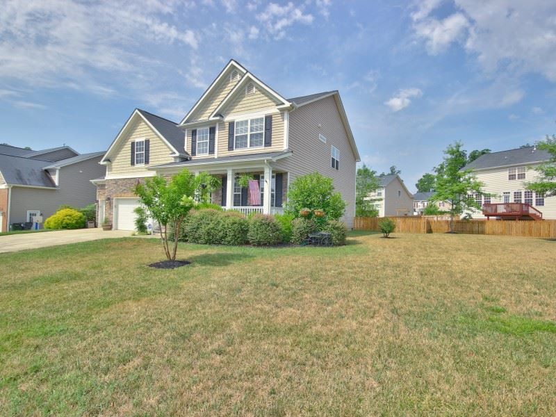 109 Leafy Holly Dr, Holly Springs, NC 27540