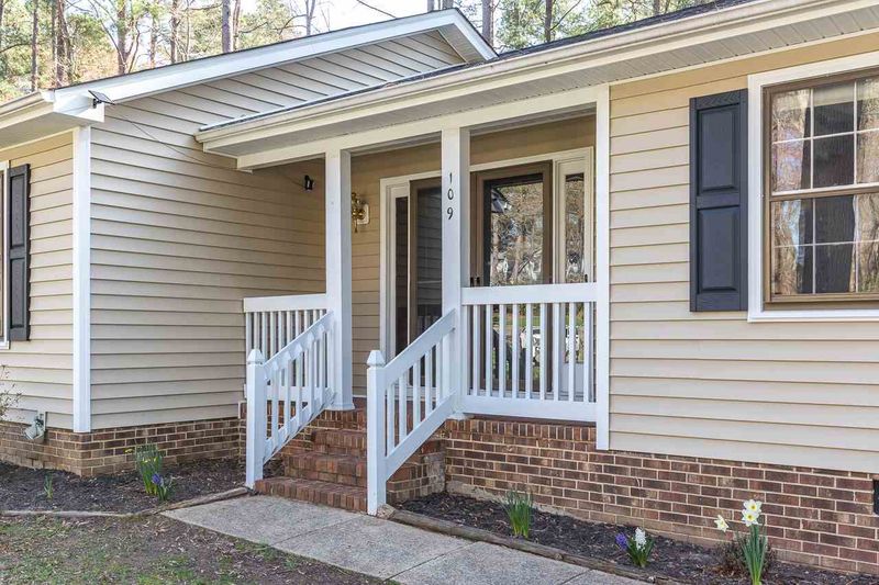109 Leisure Ct, Cary, NC 27511