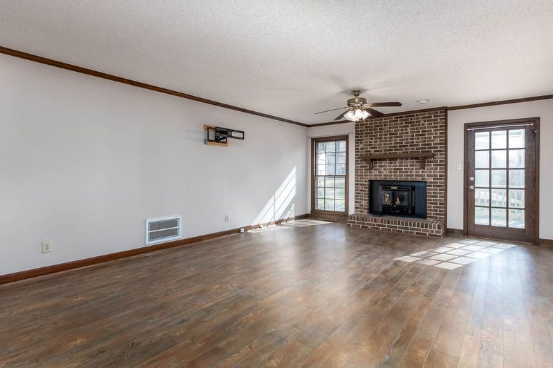 109 Leisure Ct, Cary, NC 27511