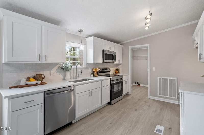 109 Loy Ct, Fuquay Varina, NC 27526