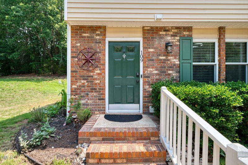 109 Luxon Pl, Cary, NC 27513