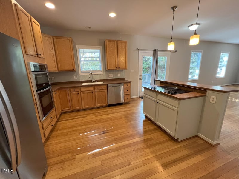 109 Oakbeech Ct, Holly Springs, NC 27540