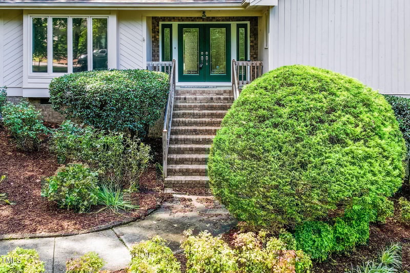 109 Prince William Ln, Cary, NC 27511