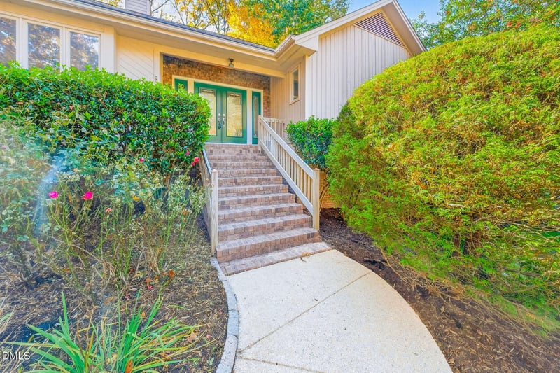 109 Prince William Ln, Cary, NC 27511