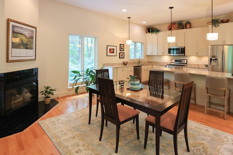 109 Rose Ln, Chapel Hill, NC 27514