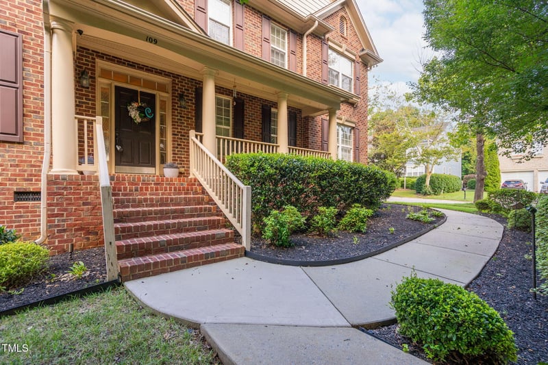 109 Skywater Ln, Holly Springs, NC 27540