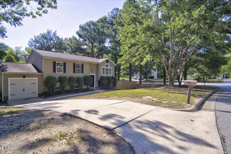 109 Summershade Ct, Knightdale, NC 27545