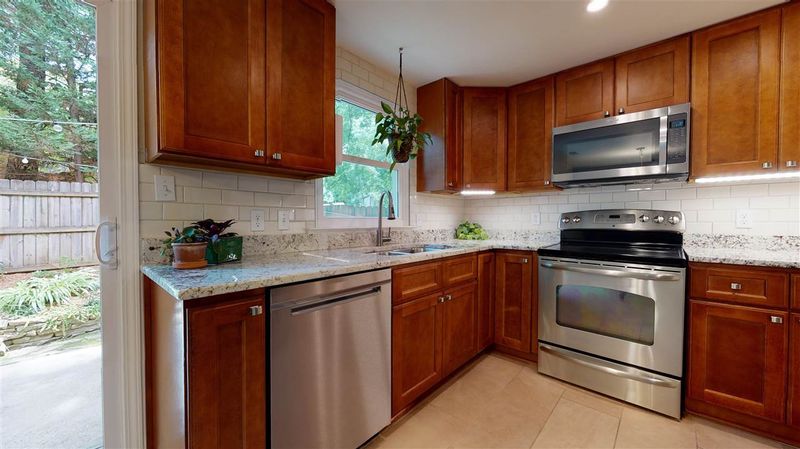 109 Taylors Pond Dr, Cary, NC 27513