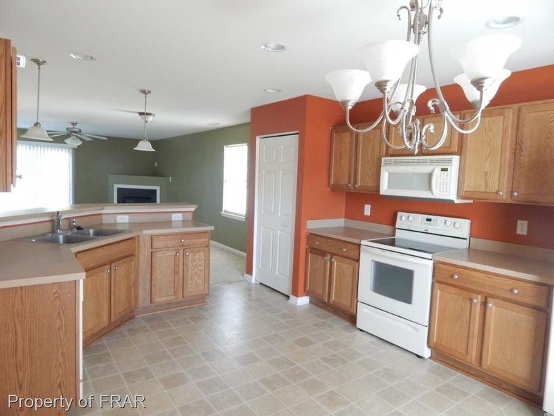 109 Willowridge Dr, Sanford, NC 27332