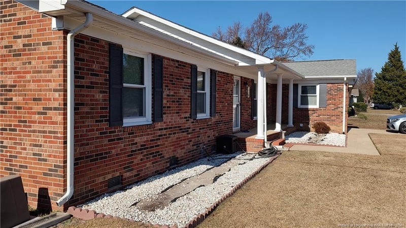 1092 Strathdon Ave, Fayetteville, NC 28304