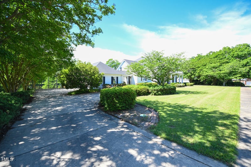 1093 Lakeside Dr, Smithfield, NC 27577