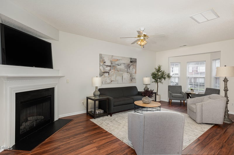 10947 Pendragon Pl, Raleigh, NC 27614