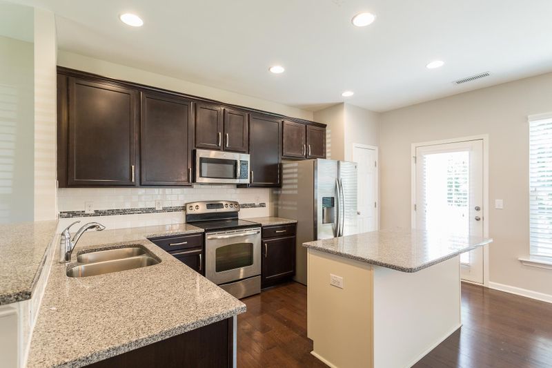 1095 Renewal Pl, Raleigh, NC 27603