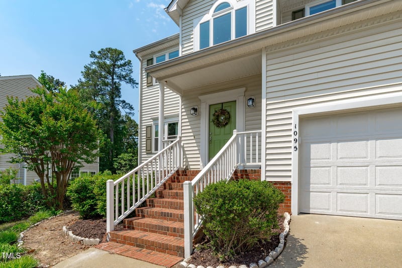 1095 Vauxhall Dr, Apex, NC 27502