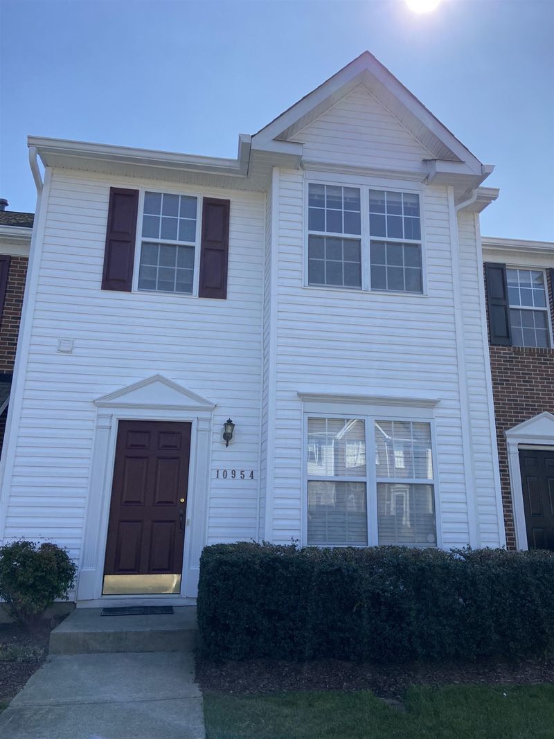 10954 Pendragon Pl, Raleigh, NC 27614