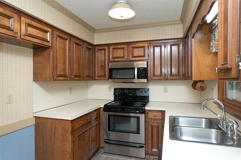 1096 Balmoral Dr, Cary, NC 27511