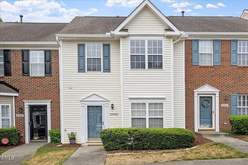 10962 Pendragon Pl, Raleigh, NC 27614