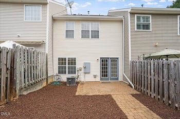 10962 Pendragon Pl, Raleigh, NC 27614