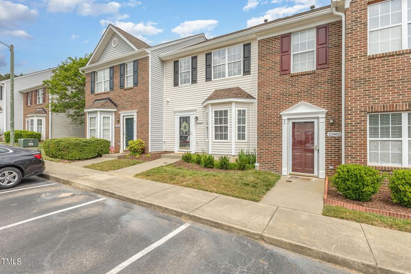 10963 Pendragon Pl, Raleigh, NC 27614