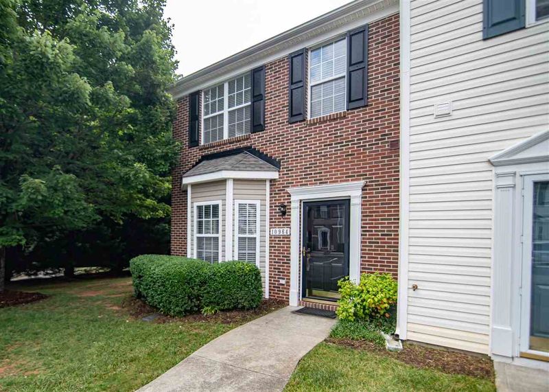 10964 Pendragon Pl, Raleigh, NC 27614