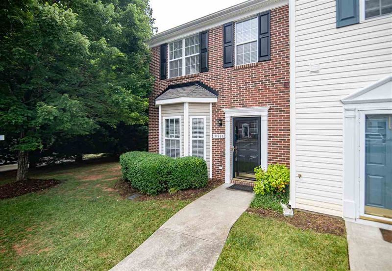10964 Pendragon Pl, Raleigh, NC 27614