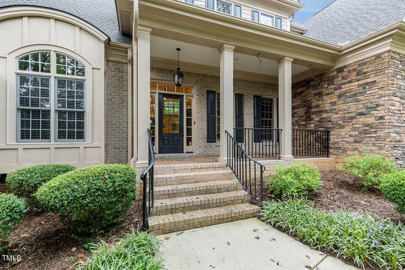 1097 Tacketts Pond Dr, Raleigh, NC 27614