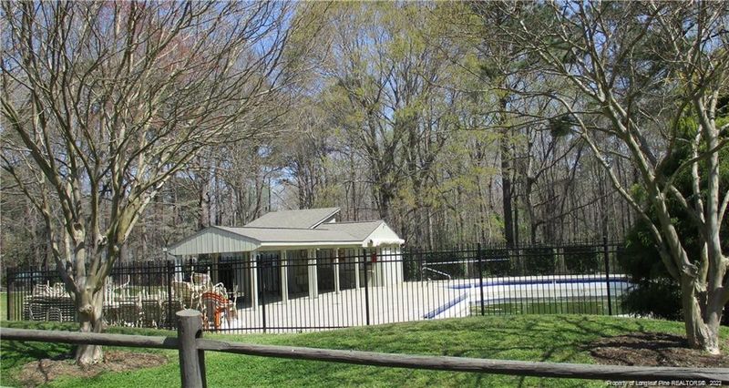 1099 Woodridge Trl, Sanford, NC 27330