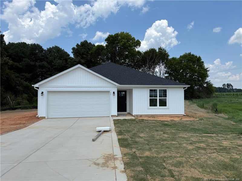 11 Baxley Dr, Dunn, NC 28334
