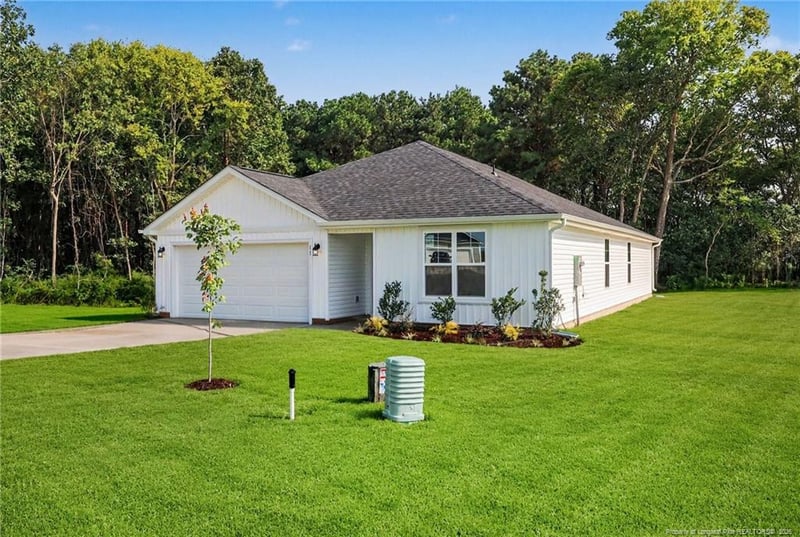 11 Baxley Dr, Dunn, NC 28334