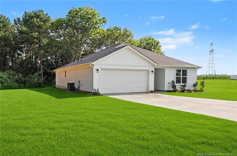11 Baxley Dr, Dunn, NC 28334