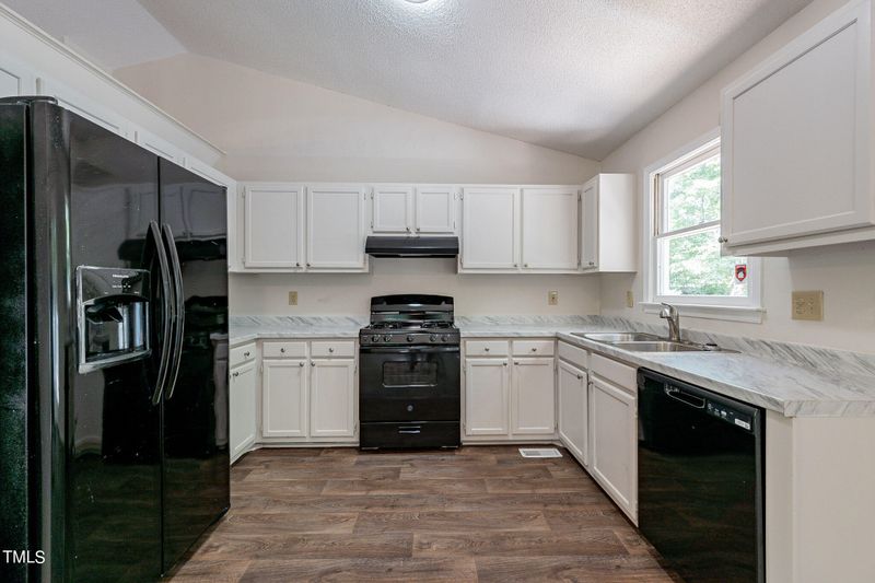 11 Bentwood Pl, Durham, NC 27703