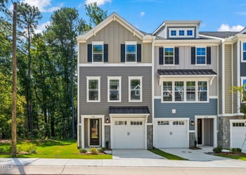 11 Blackthorn Ln, Durham, NC 27703