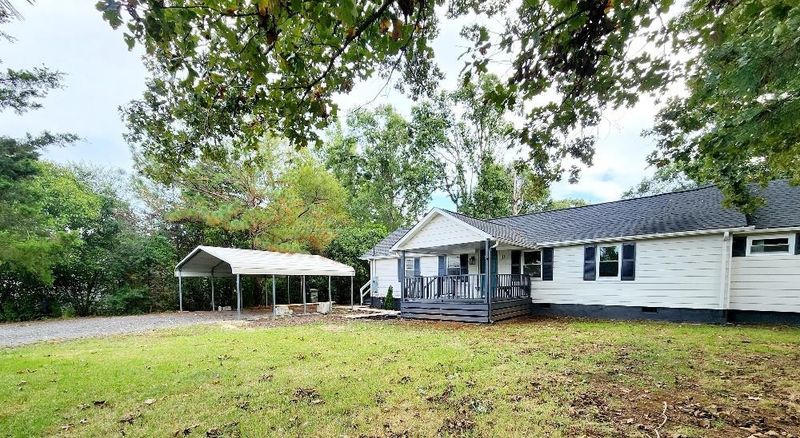 11 Magnolia Dr, Roxboro, NC 27573