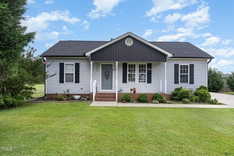 11 Sherman Rd, Fuquay Varina, NC 27526