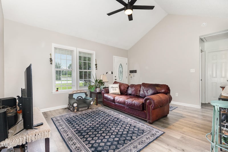 11 Sherman Rd, Fuquay Varina, NC 27526