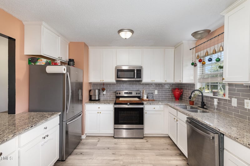 11 Sherman Rd, Fuquay Varina, NC 27526