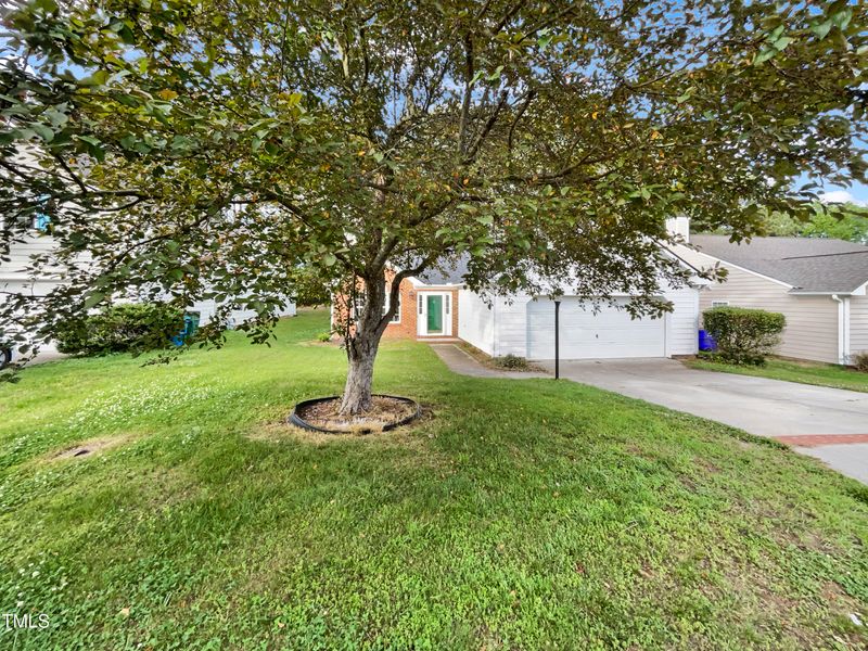 11 Windsor Glen Dr, Durham, NC 27703