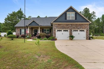 11 Woods Edge Dr, Dunn, NC 28344