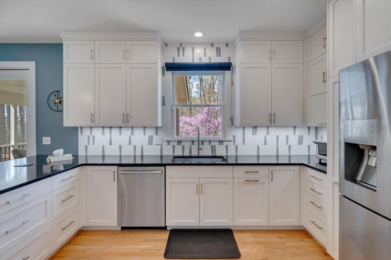 110 Ashworth Dr, Durham, NC 27707
