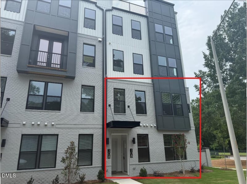 110 Byrum St #108, Cary, NC 27511