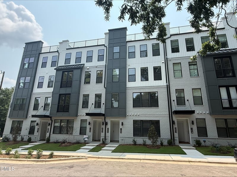 110 Byrum St #302, Cary, NC 27511
