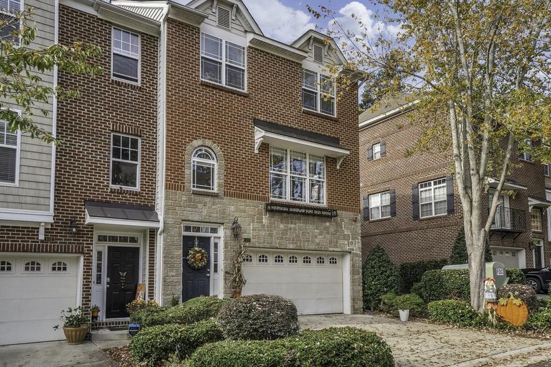 110 Cabernet Dr, Chapel Hill, NC 27516