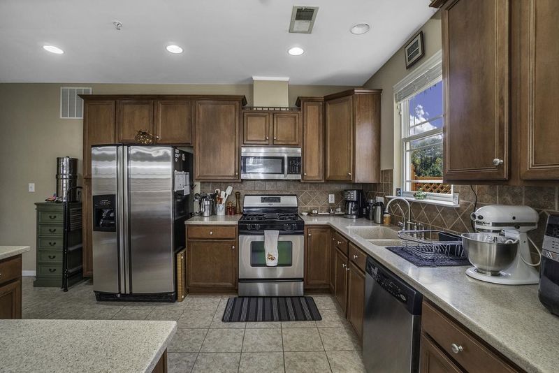 110 Cabernet Dr, Chapel Hill, NC 27516