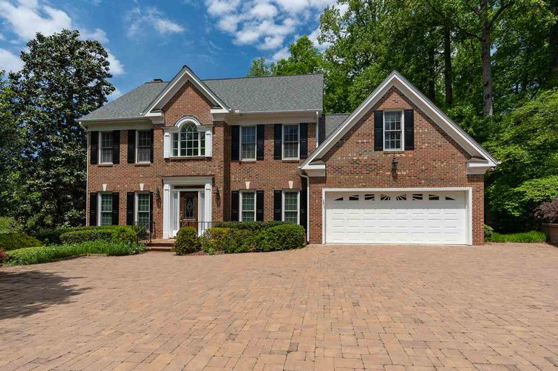 110 Charlemagne Ct, Cary, NC 27511