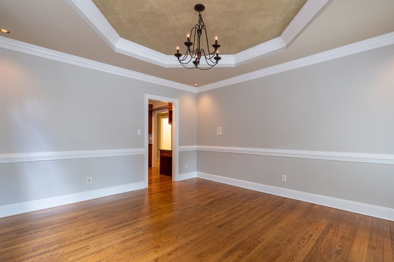 110 Charlemagne Ct, Cary, NC 27511