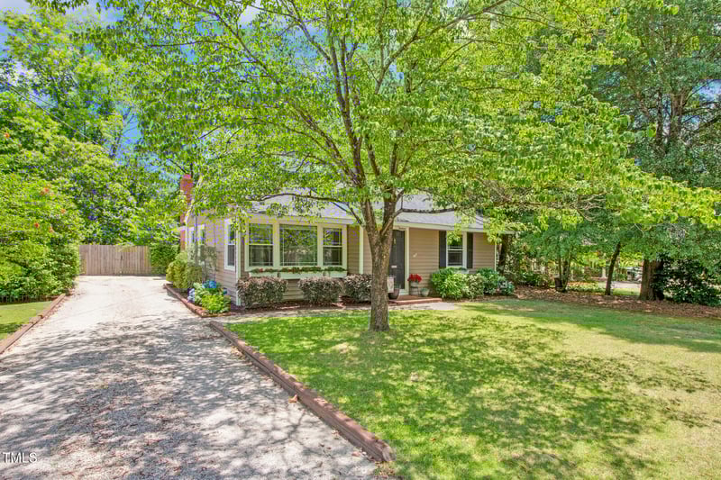110 Churchill Dr, Fayetteville, NC 28303