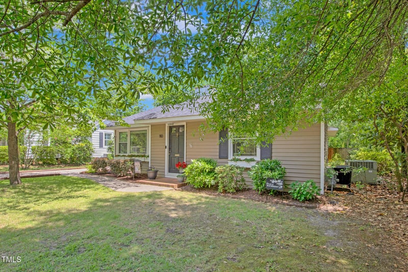 110 Churchill Dr, Fayetteville, NC 28303