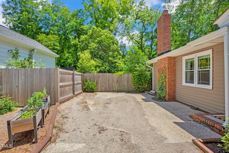 110 Churchill Dr, Fayetteville, NC 28303